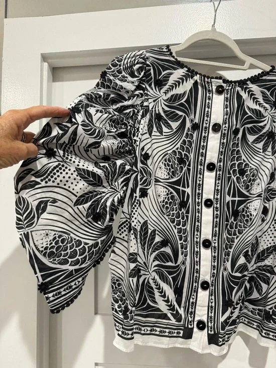 Farm Rio Black Tapestry Top.  Size Medium
Worn once. - Picture 9 of 12